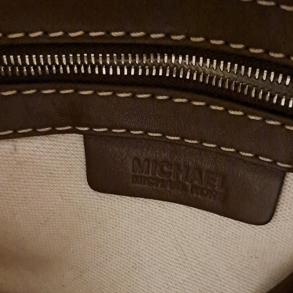 Michael Kors Tan Leather Shoulder Bag (Silver Hardware) - Picture 4 of 4